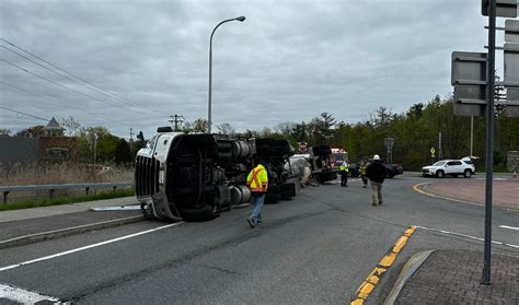 Overturned tanker closes Round Lake bypass